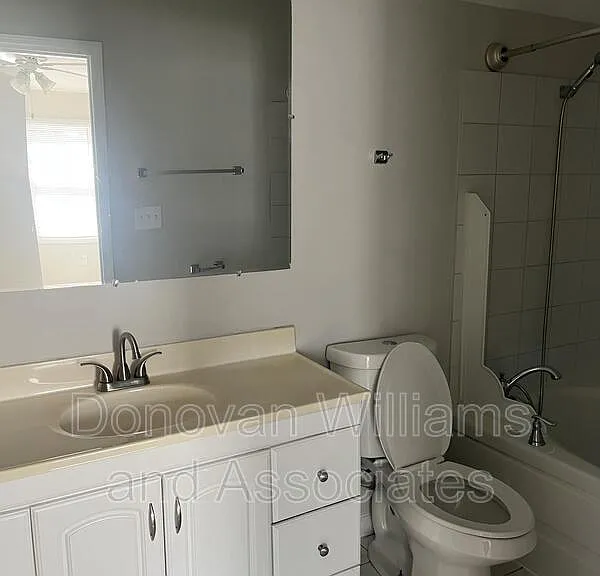 135 E Wilson Ave #E — Photo 21