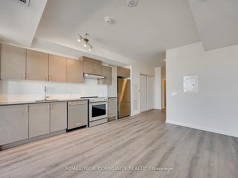 8960 Jane St #429 — Photo 16