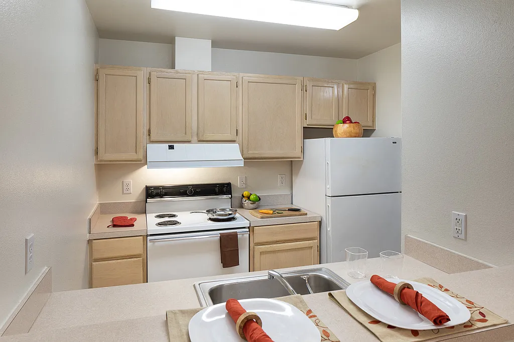 Cascade Court Apartments — Photo 2
