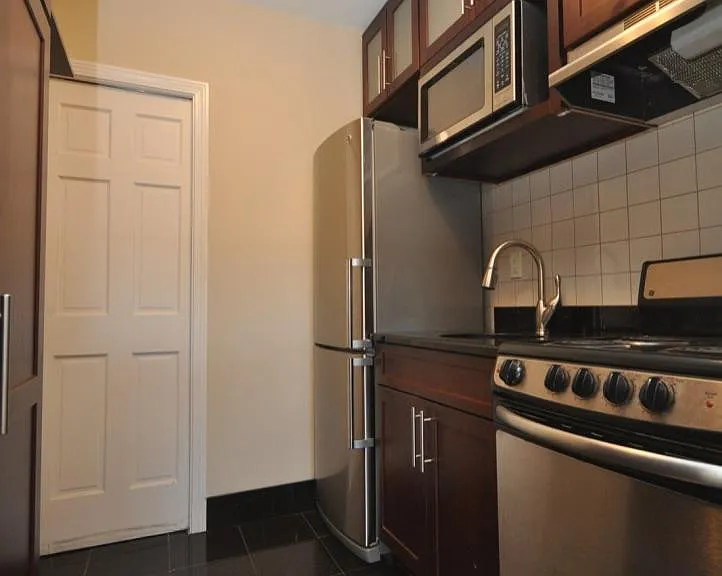218 Newbury St #4F — Photo 8