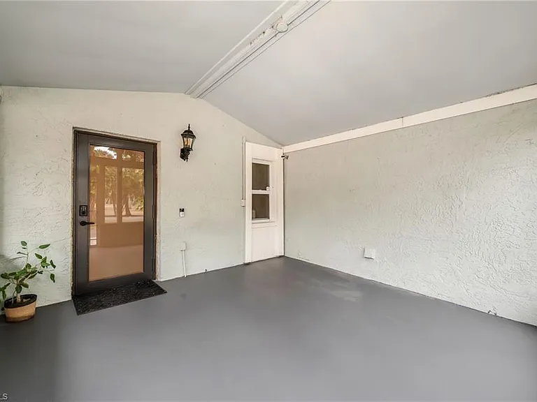 1840 23rd St SW — Photo 2