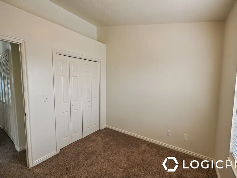 1743 S 750 E #UPSTAIRS — Photo 24
