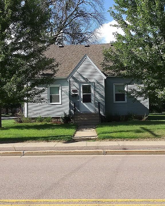 Front view of house 