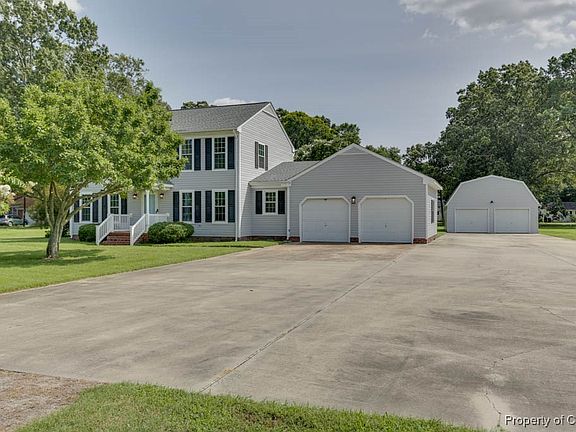 2nd image of 18 Mary Ann Dr