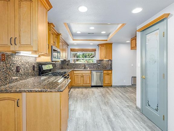 5th image of 701 Arbor Oaks Drive