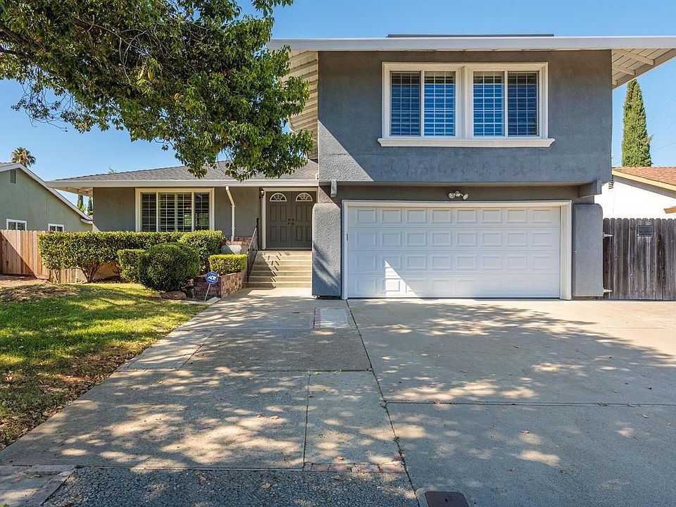 1st image of 765 Pelican Way