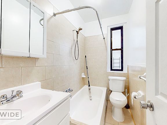 4th image of 19 E 109th St APT 64