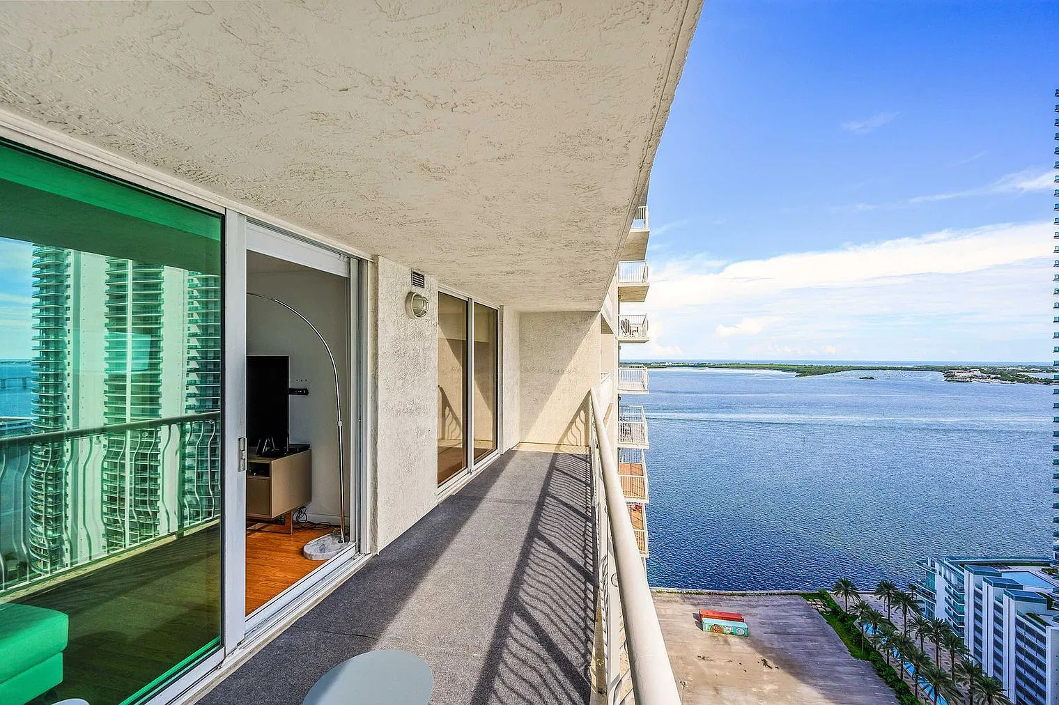 1 bed, 1.0 bath, 731 sqft, $4,421 — Photo 3
