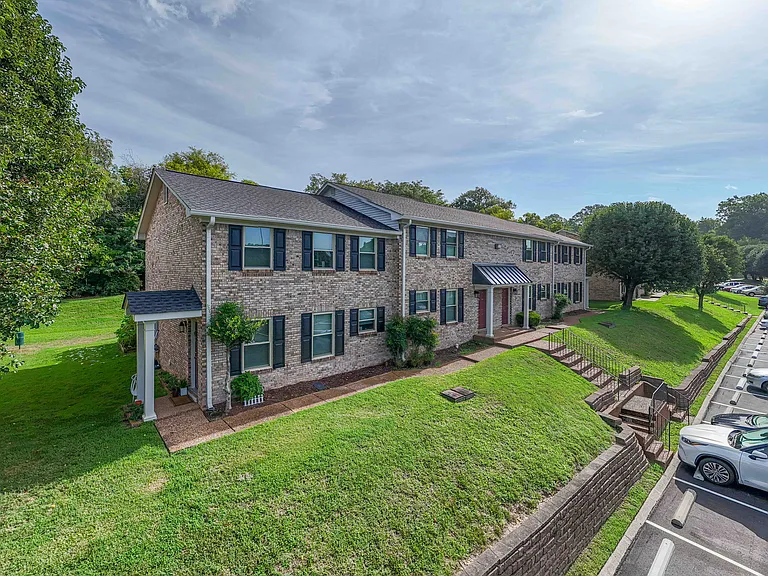 Brentwood Square Condominiums — Photo 25