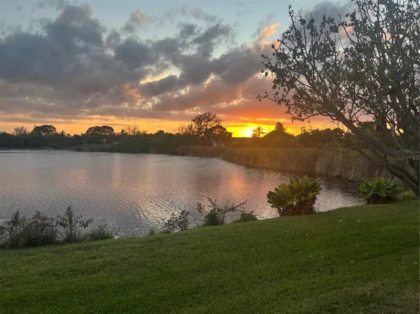 540 Somerhill Dr NE, Saint Petersburg, FL 33716