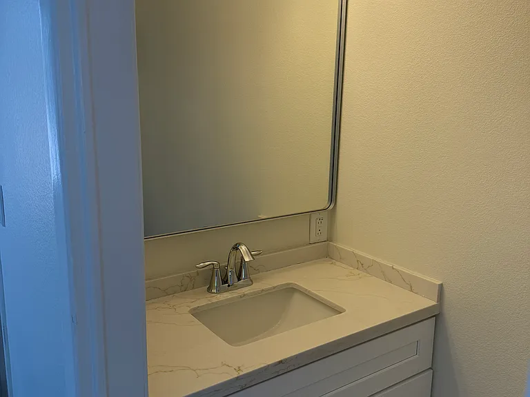 1011 San Rafael Ave #102 — Photo 5