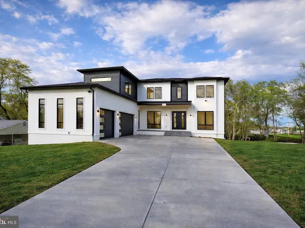 2447 Flint Hill Rd, Vienna, VA 22181