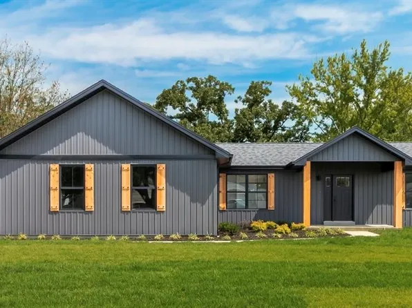 10 Pershing Cir, O Fallon, MO 63366