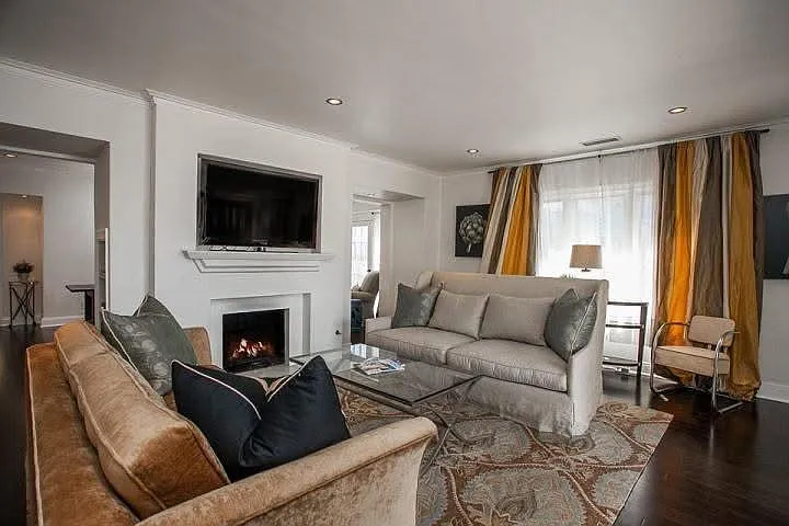 1098 Linden Ave — Photo 2