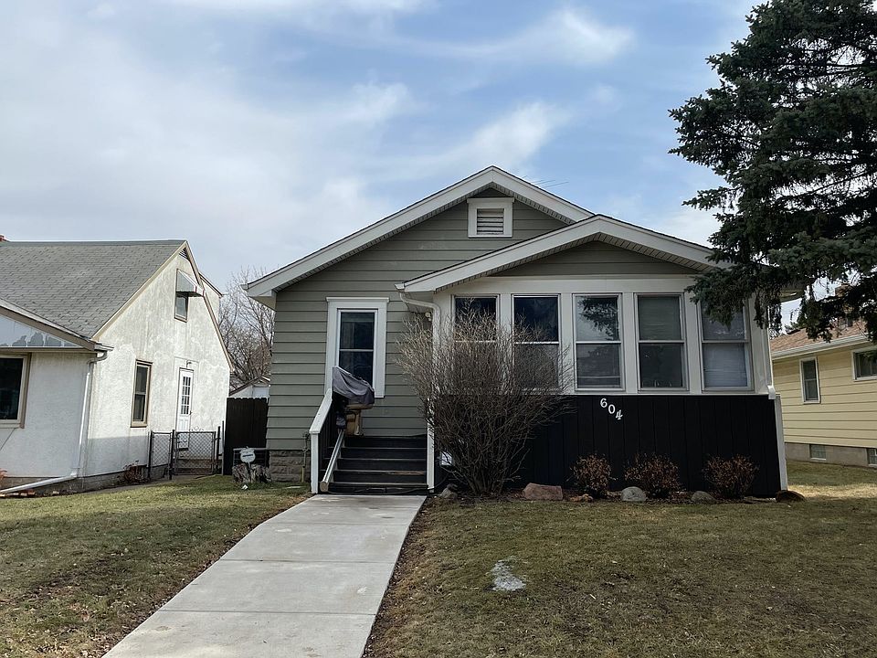 1st image of 604 12th Ave N