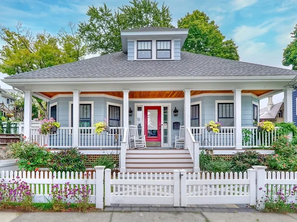 15 Powder House Rd, Medford, MA 02155