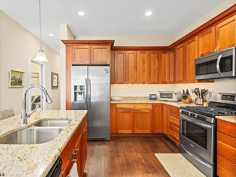 16 S Decatur Ave #9/15-10/31 — Photo 13