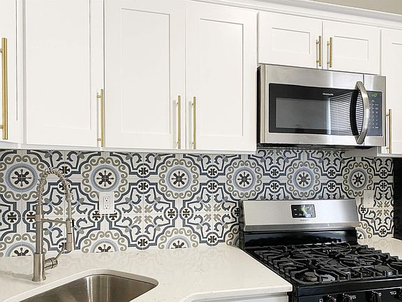 3rd image of 48 Dwight St #2