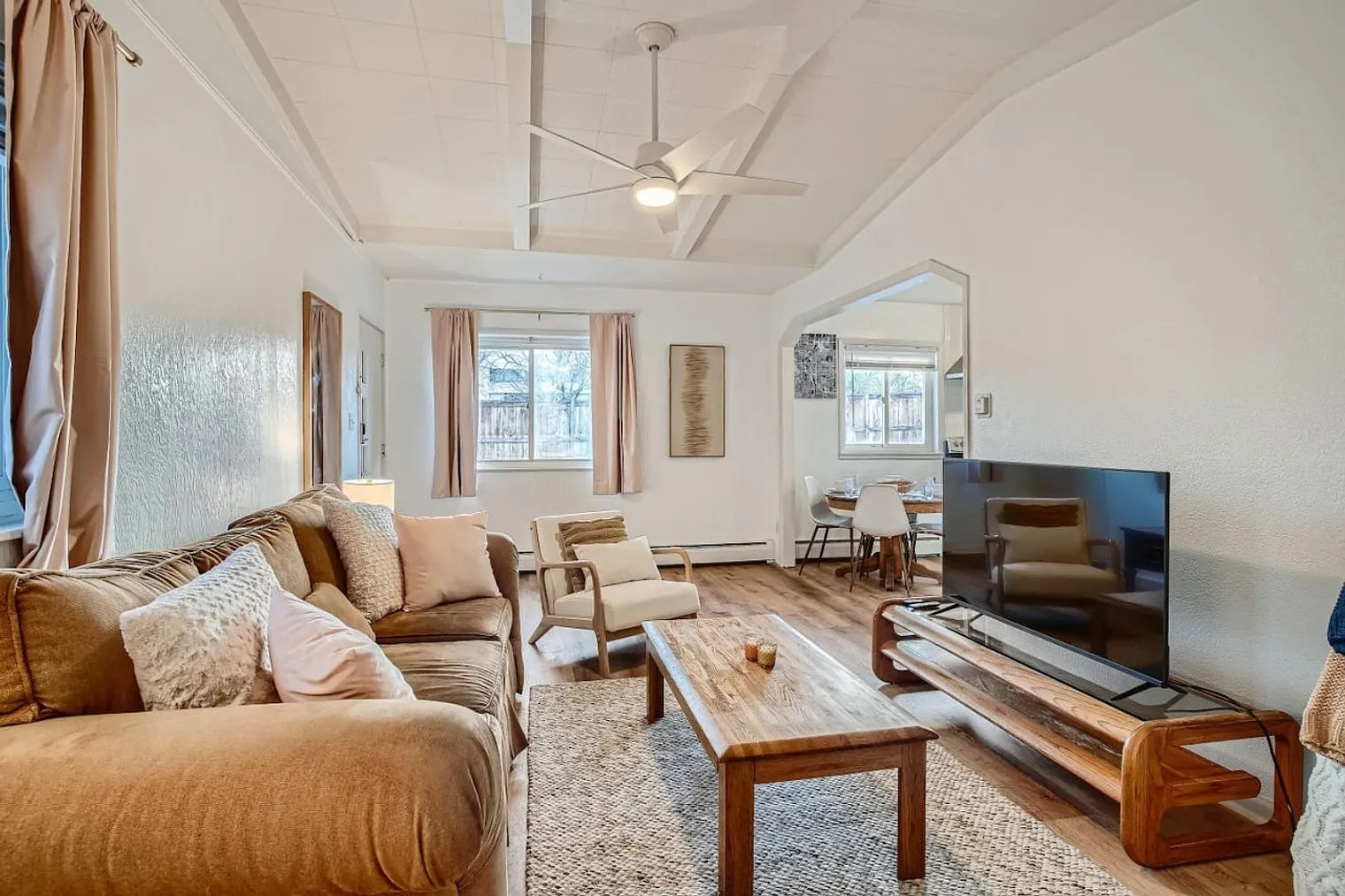 3 bed, 1.0 bath, 1044 sqft, $3,300 — Photo 2