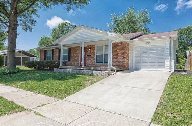 1st image of 2165 Kingsford Dr
