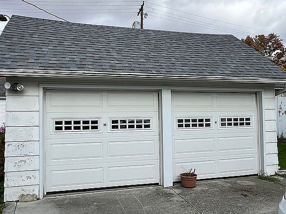 2 car detached garage