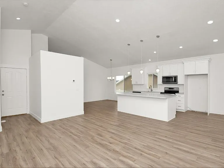 1511 E Lakeview Dr — Photo 9