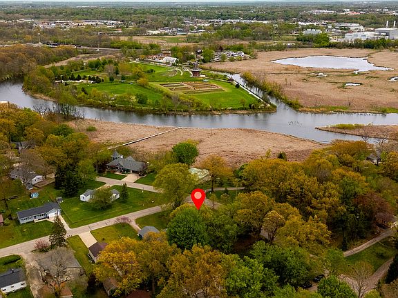 3rd image of River Hills Dr