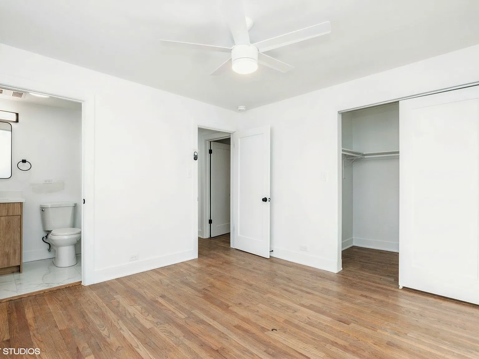 Recently Rehabbed West Rogers Park Apartments With Heat Included — Photo 4