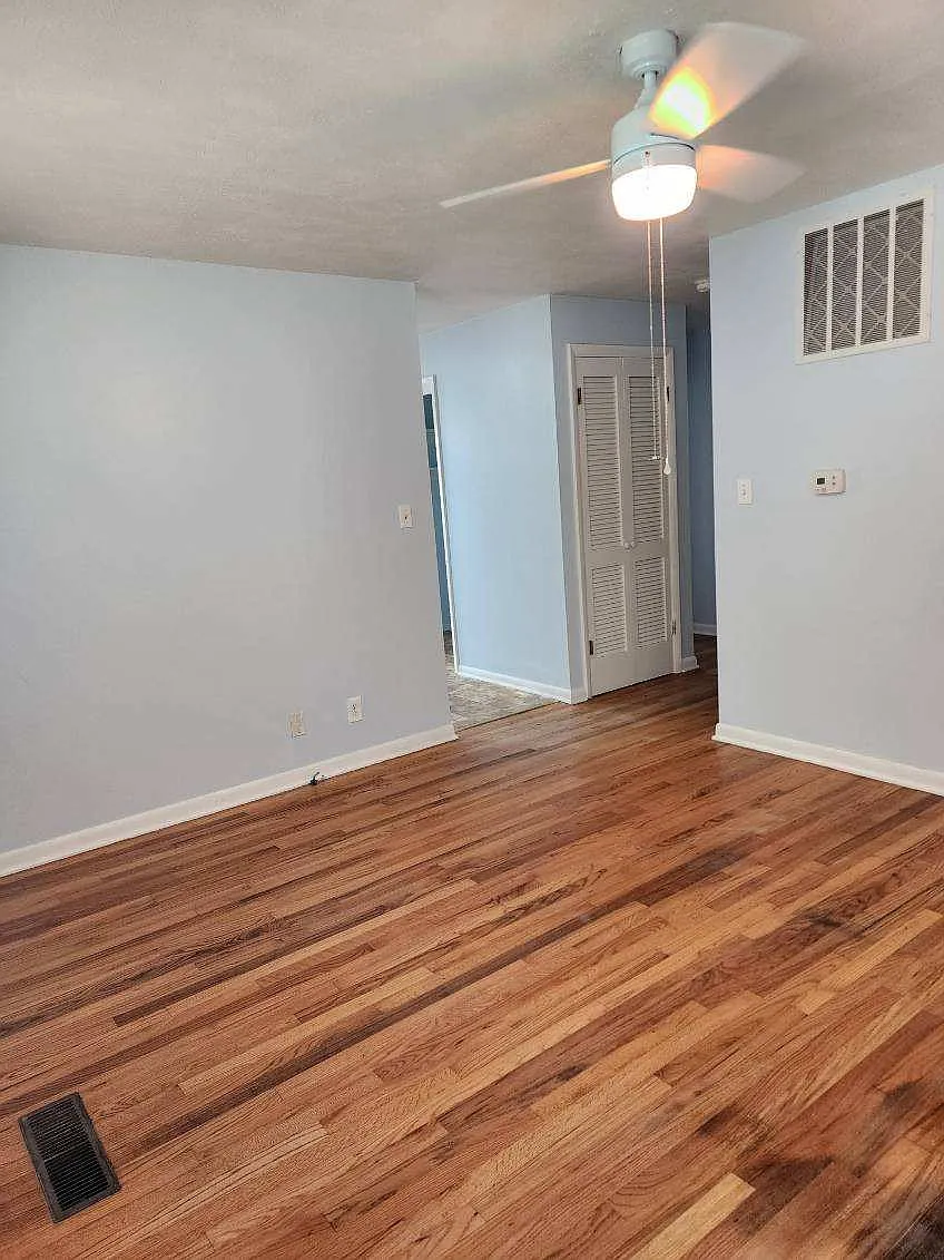 2 bed, 1.0 bath, $850 — Photo 3