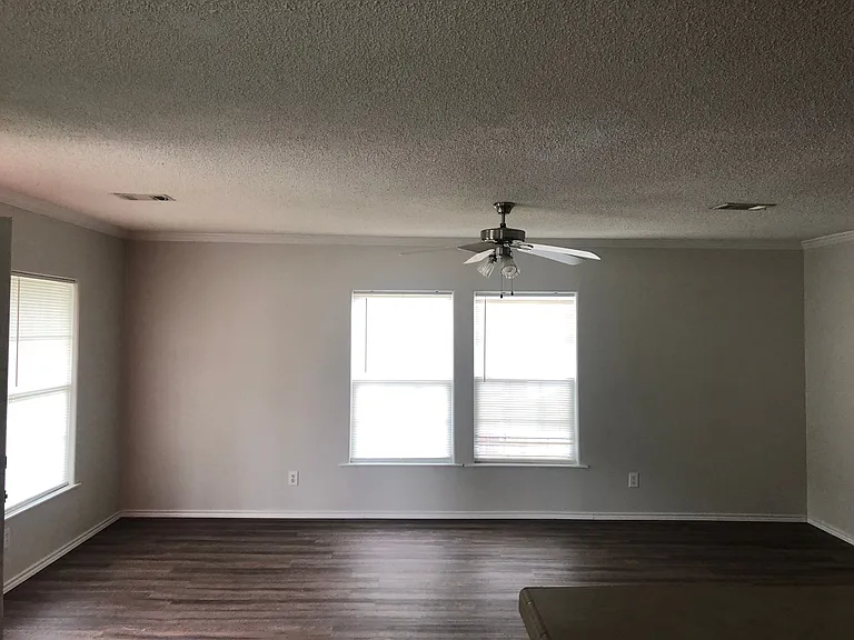 115 Varsity Dr — Photo 6
