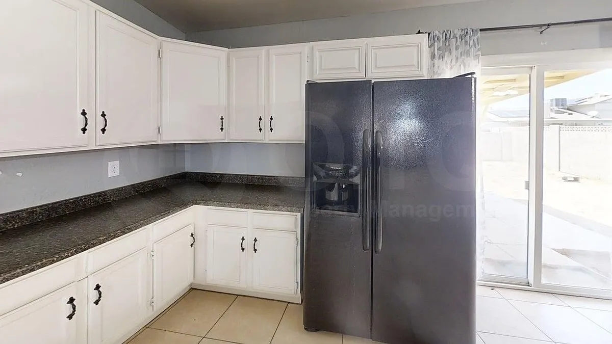 3 bed, 2.0 bath, 1128 sqft, $1,900 — Photo 3