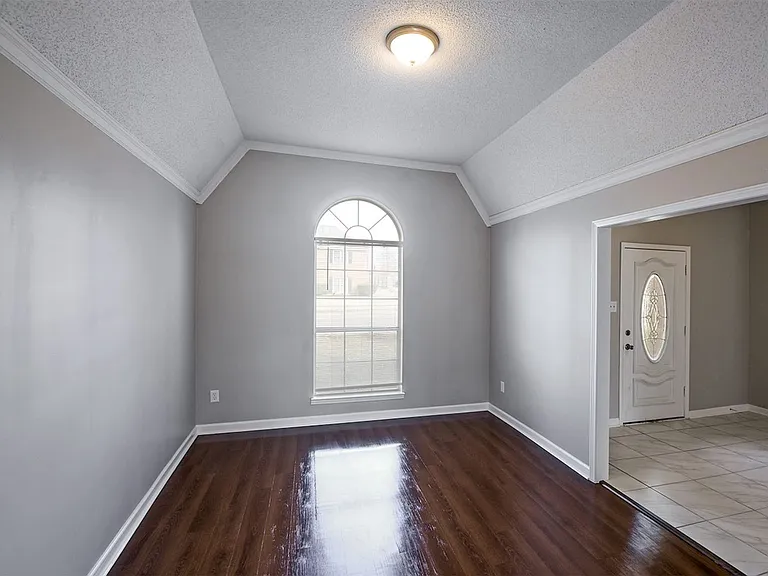 7611 Lowrance Rd — Photo 5
