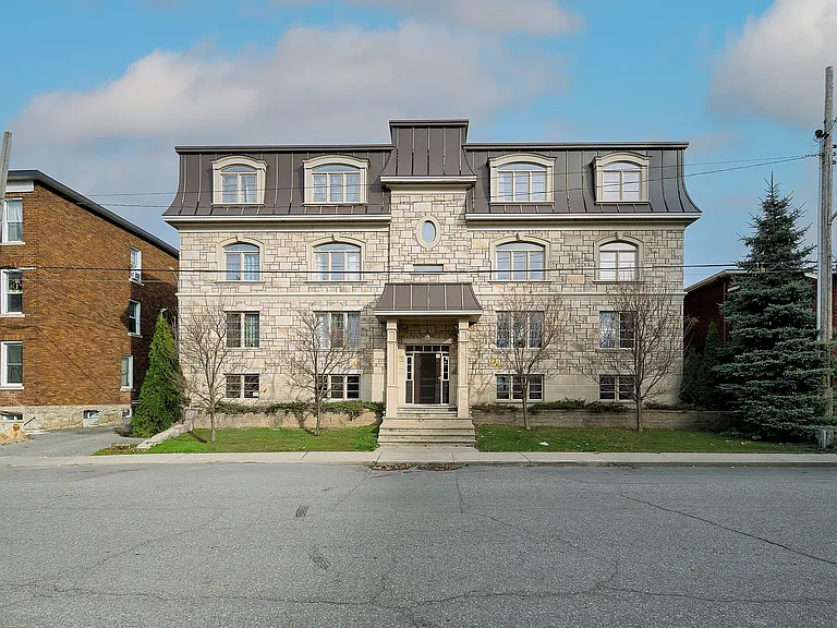 307 Lebreton St S — Photo 34