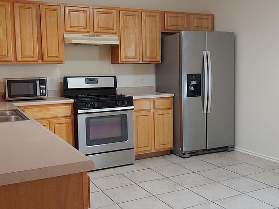 5th image of 285 Bradfield Dr