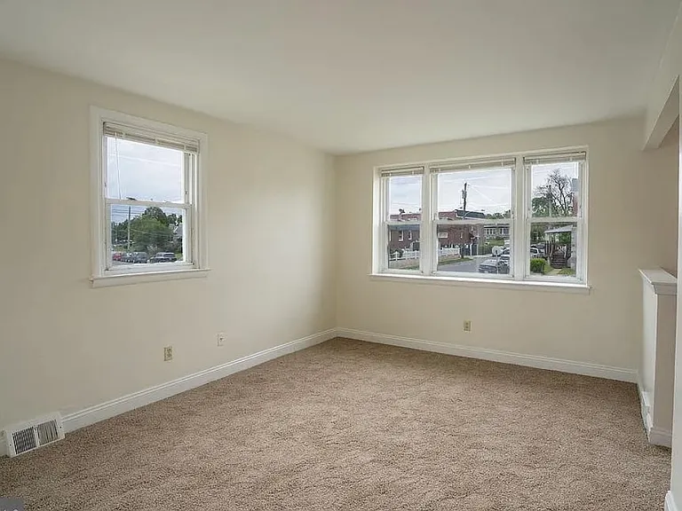1975 Beyer Ave #1 — Photo 2