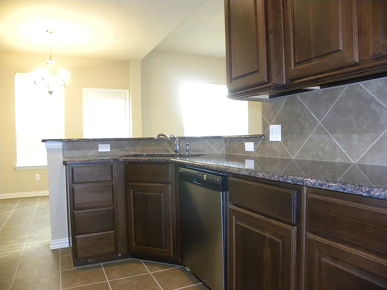 4664 Perthshire Ct — Photo 8