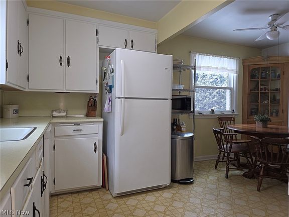 3rd image of 1124 Irene Rd