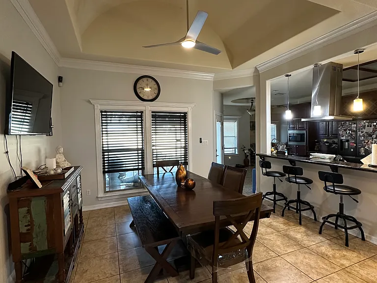 2400 Denton Creek Ave — Photo 11