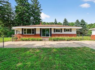 56904 Sundown Rd, South Bend, IN 46619