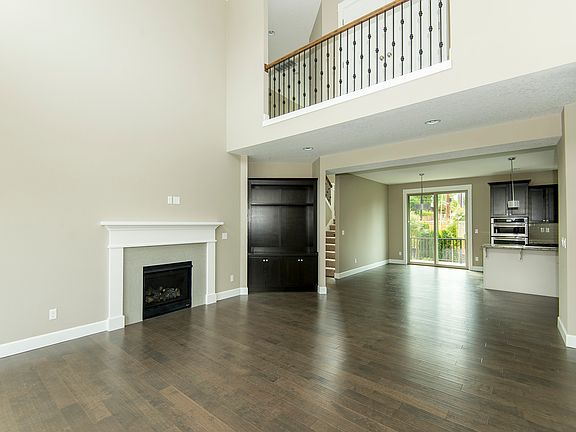 3rd image of 2691 Gloria Dr