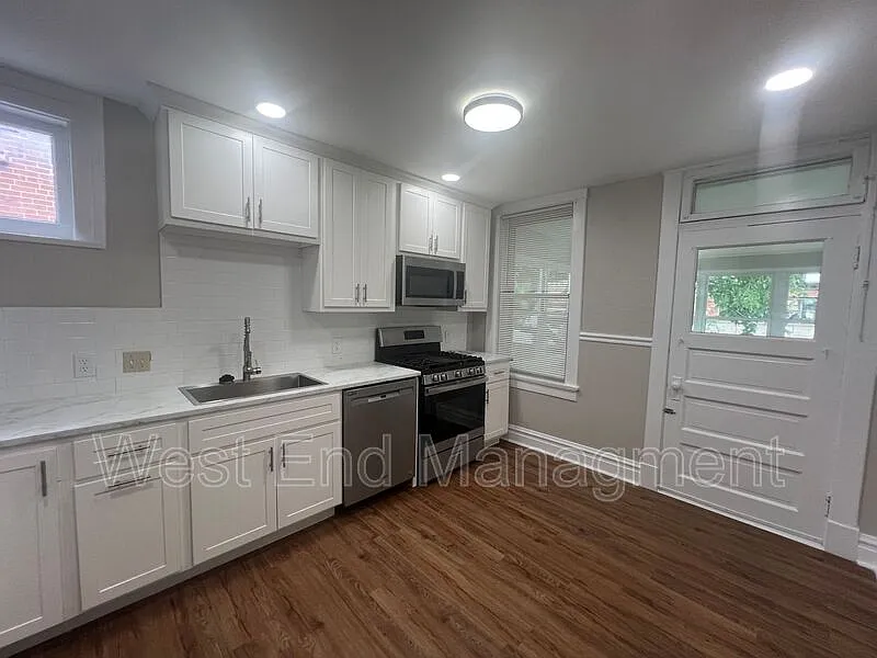 2 bed, 1.0 bath, $1,695 — Photo 3