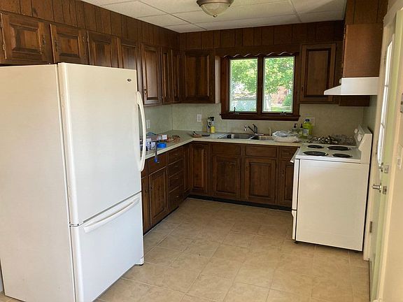 2nd image of 89 Charles St #1