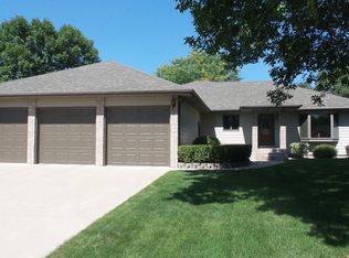 915 Candlewood Ln, Brookings, SD 57006