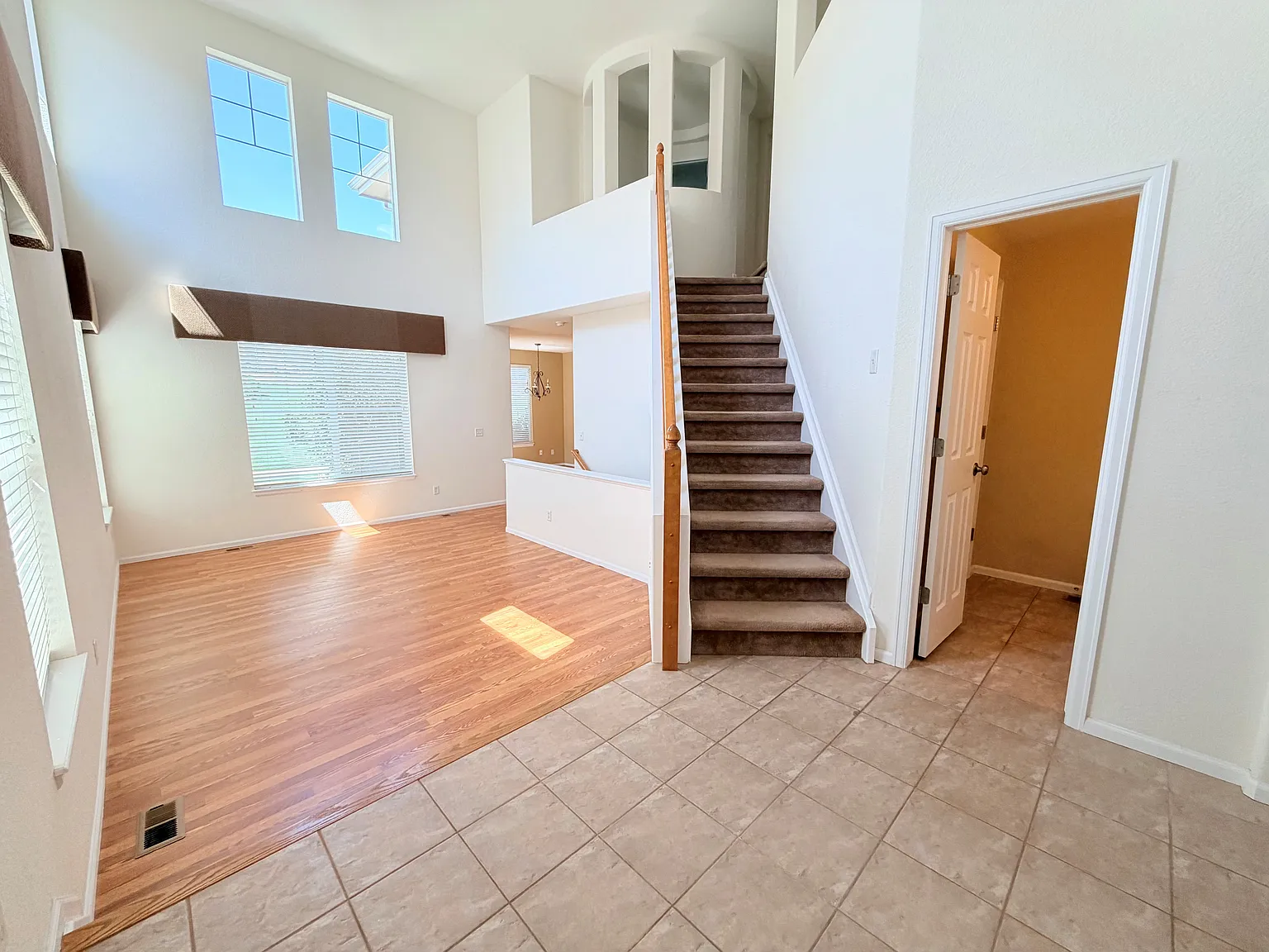 10701 Evondale St — Photo 2