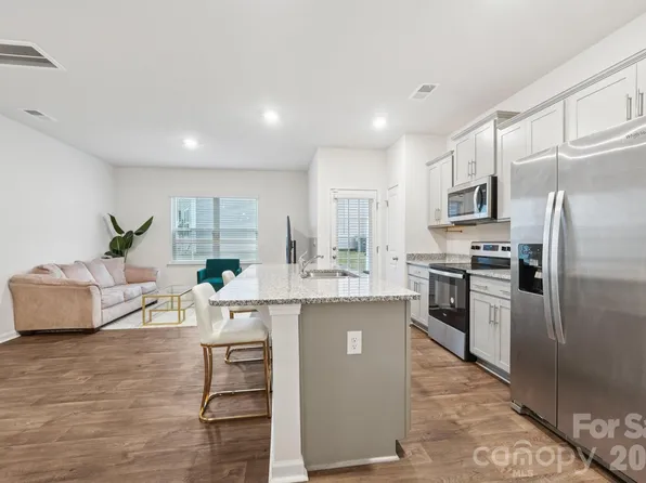 9051 Lowfalls Ln, Charlotte, NC 28216