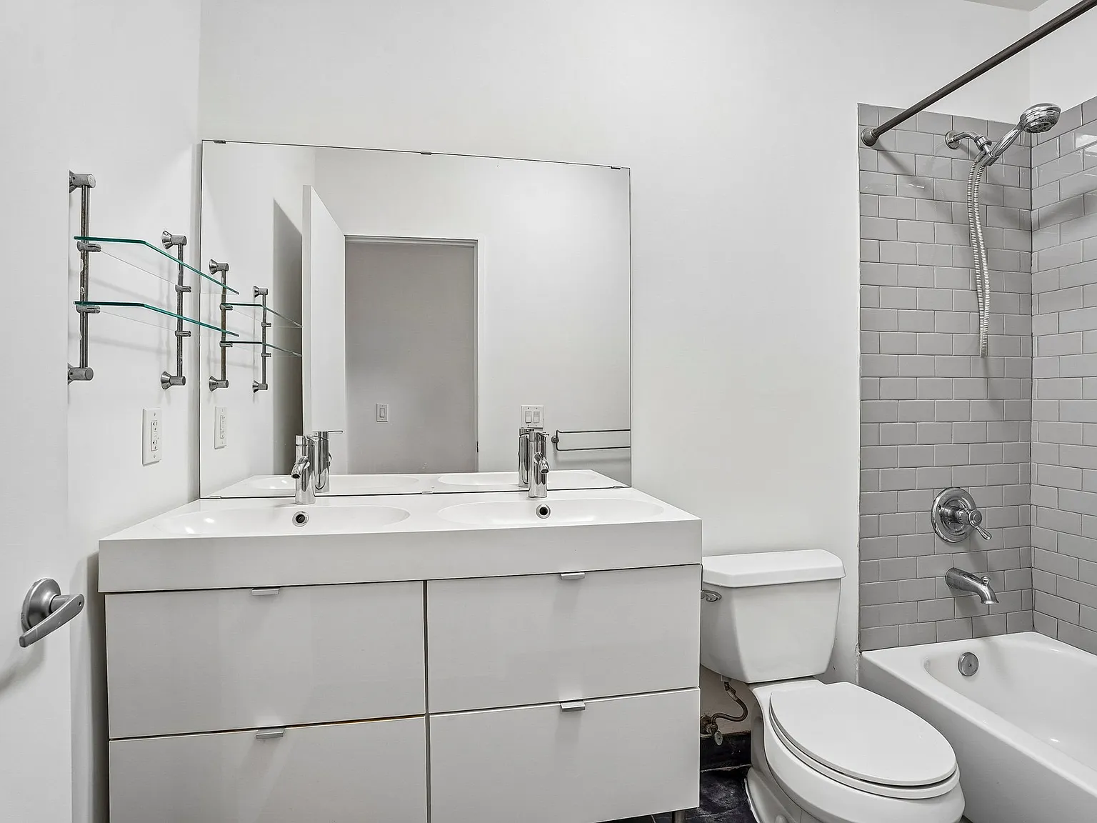 2 bed, 950 sqft, $2,850 — Photo 2
