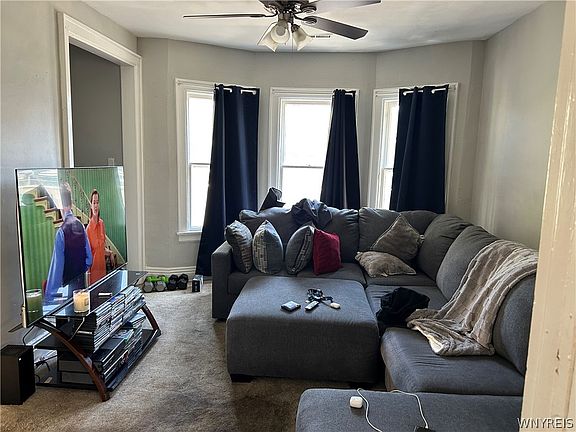 3rd image of 52 Kamper Ave