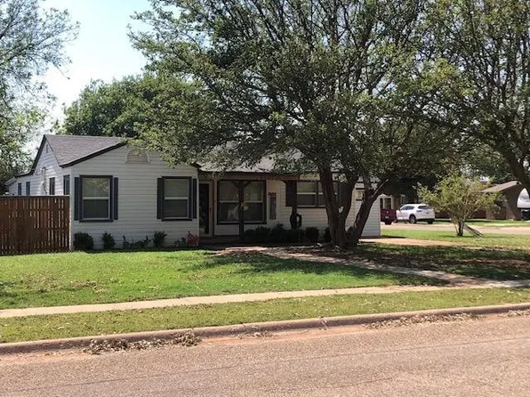 2029 Avenue R, Tahoka, TX 79373