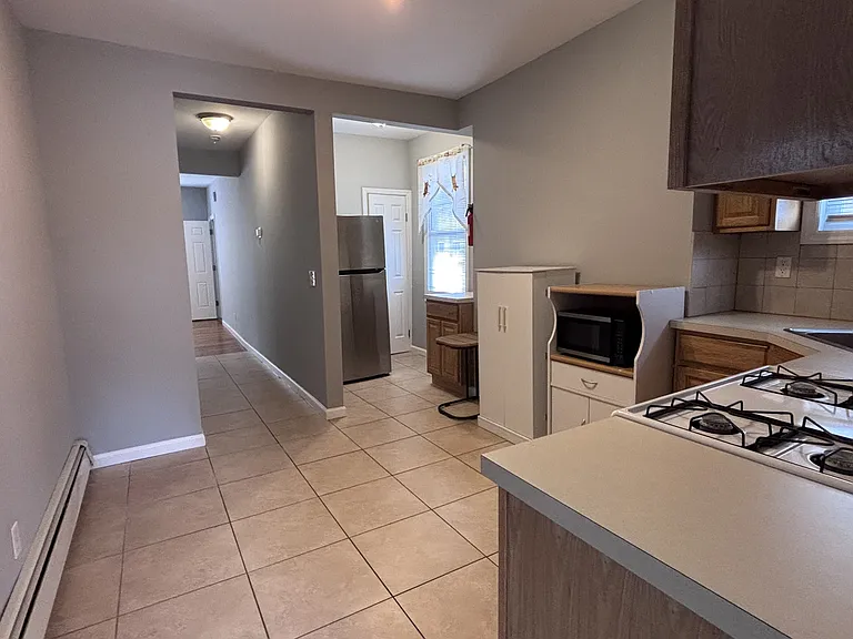 196 Devon St #1 — Photo 8
