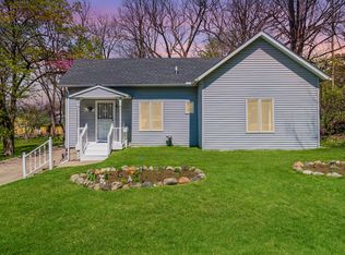 221 2nd St, Fenton, MI 48430